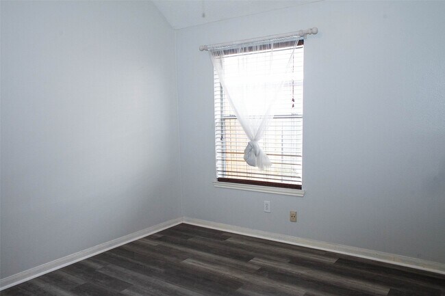 Building Photo - 6223 Newbury Dr