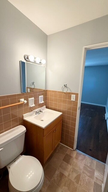 Building Photo - LAWRENCE 4 BEDROOM W/BASEMENT RECENTLY UPDATED!  AVAILABLE NOW!