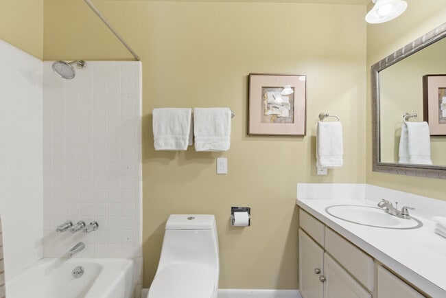 Building Photo - 8682 Alpen Cir