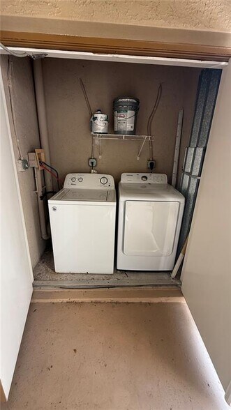 Building Photo - 220 SW 116th Ave