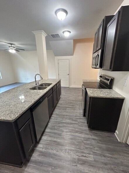 Building Photo - 5715 Cheshire Cove Cir