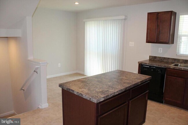 Building Photo - 104 Reign Wy
