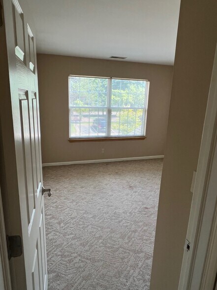 2nd bedroom - 1452 Division Ct