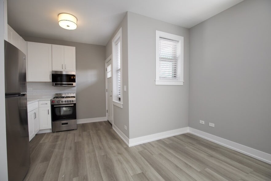 Building Photo - 3843 N Janssen Ave