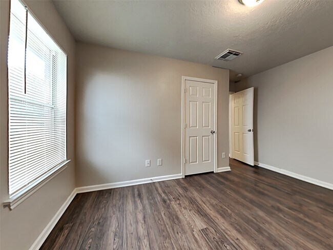 Building Photo - 9010 York Hollow Ln