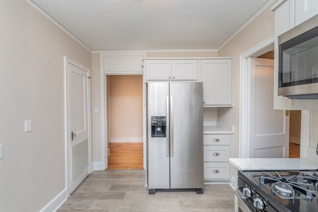 Building Photo - Charming 3-bedroom/2-bath single-family ho...
