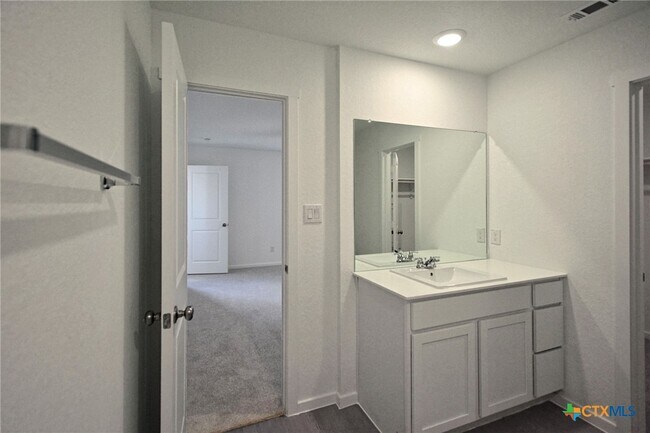Building Photo - 3744 Axis Hl St