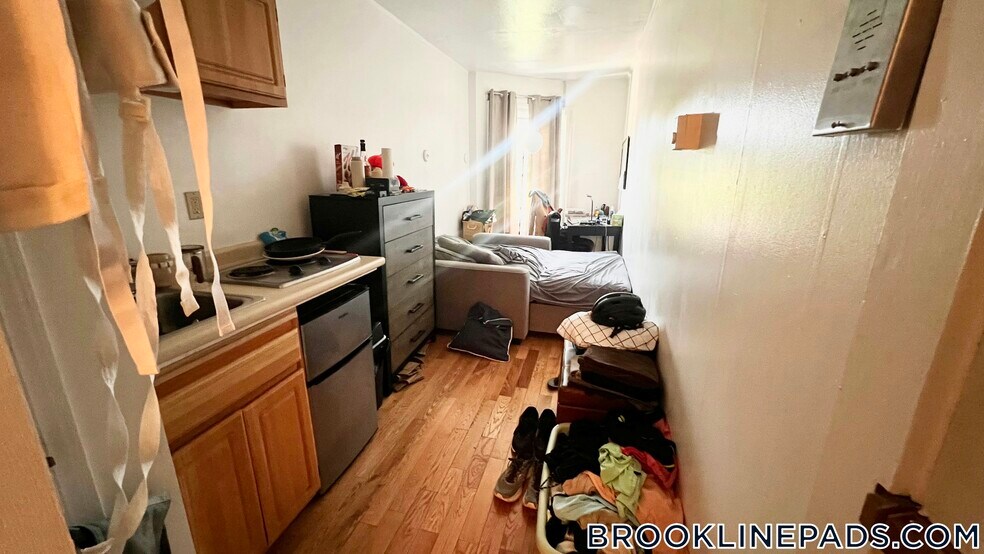 Building Photo - 1061 Beacon St