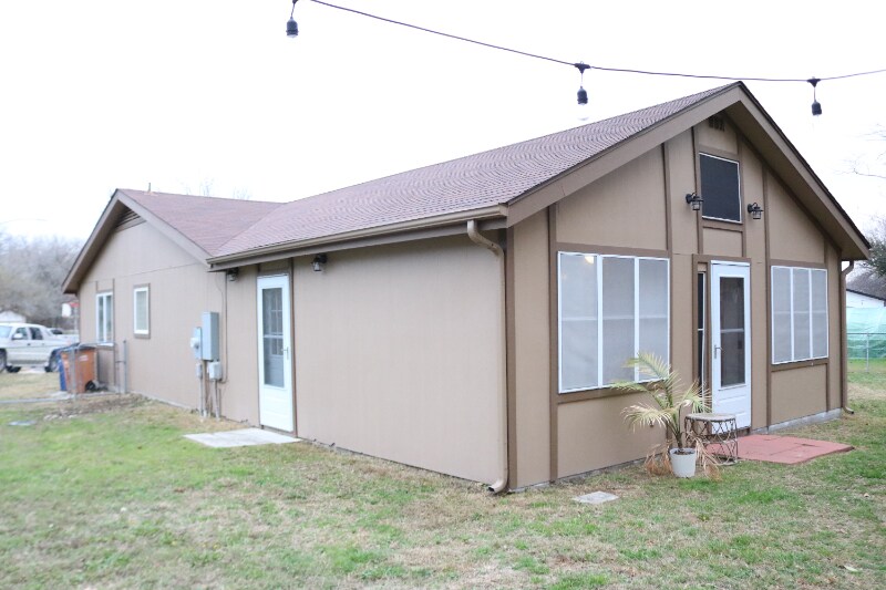 Building Photo - 7102 Moat Cove