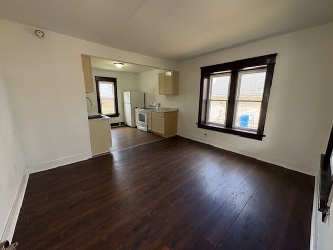 Building Photo - Cozy 2-Bed Single-Family in East Akron — Pet-Friendly, Garage + Covered Patio