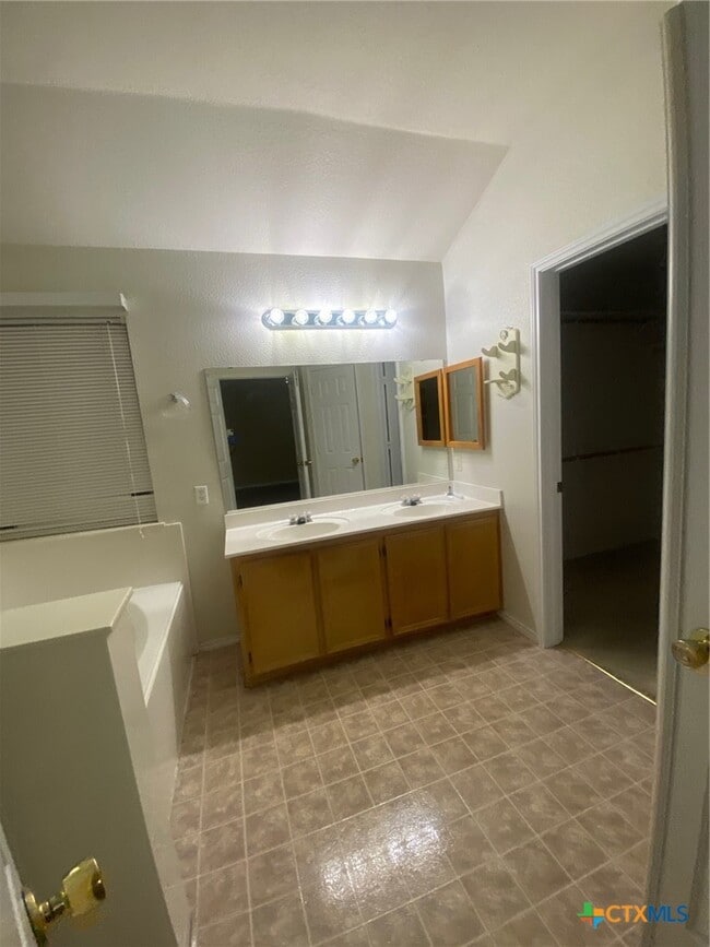 Building Photo - 2128 Modoc Dr