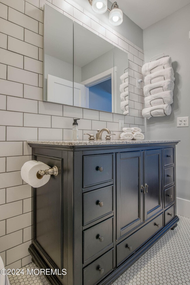 Building Photo - 11 Beach St