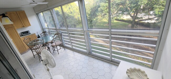 Building Photo - 3002 Portofino Isle