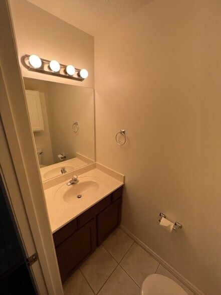 Building Photo - 888 Hamlet Cir N