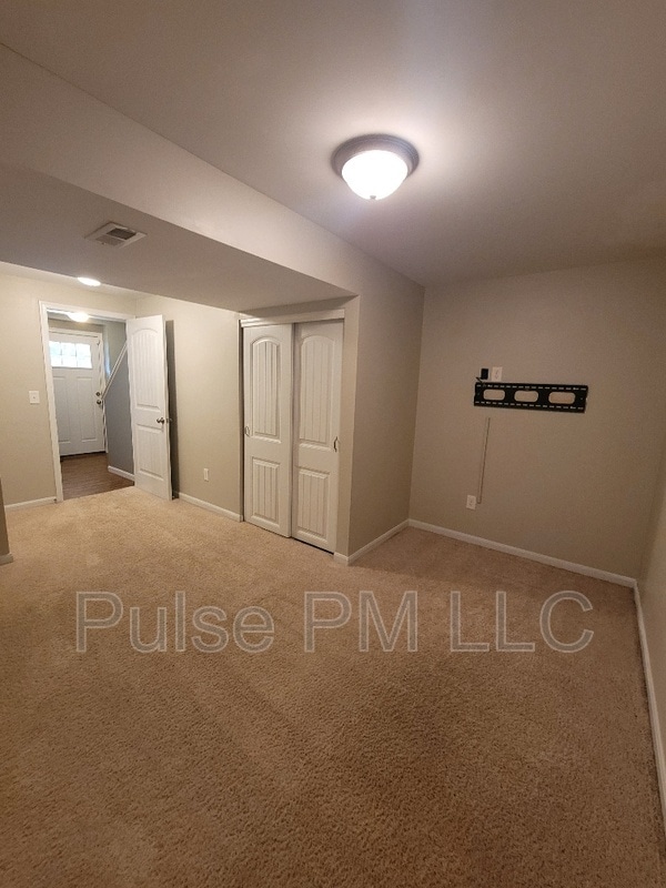 Building Photo - 1212 E Henry Clay Ave