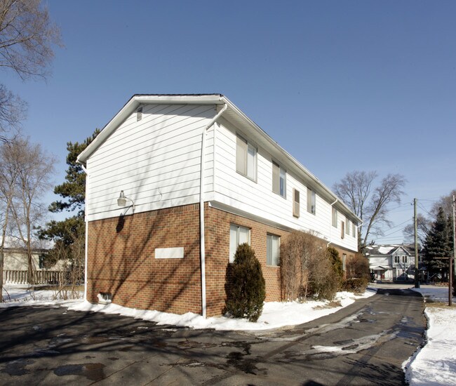 Primary Photo - 220 E Ann Arbor Trl