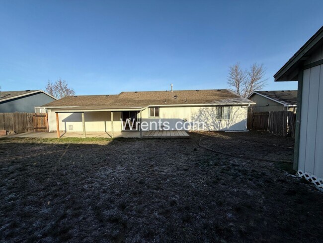 Building Photo - Welcome to this charming 2 bed, 2 bath rancher in Airway Heights!