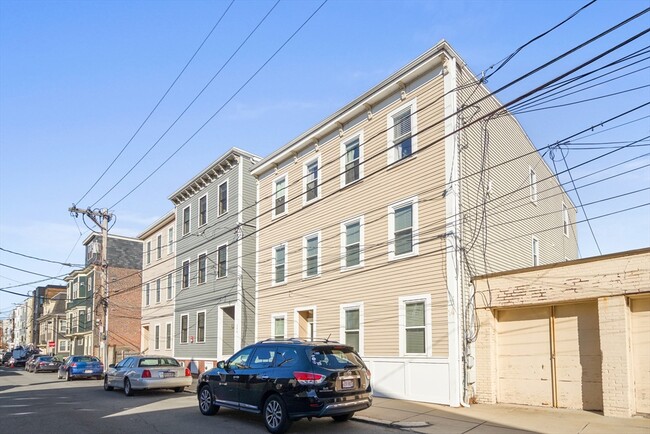 Building Photo - 174 W 9th St