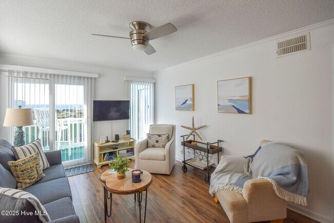 Building Photo - 301 Commerce Way
