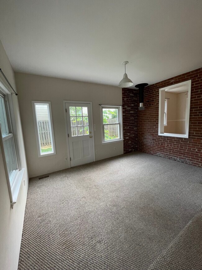 Building Photo - 5937 Monticello Rd