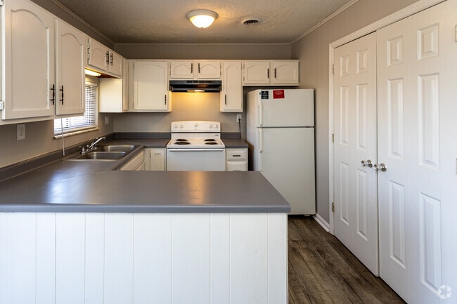 Interior Photo - Heritage Court