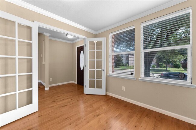 Building Photo - Move in ready! 3-bed 2.5-bath 2354 sqft 2-...