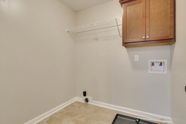 Building Photo - 127 Radcliff Dr