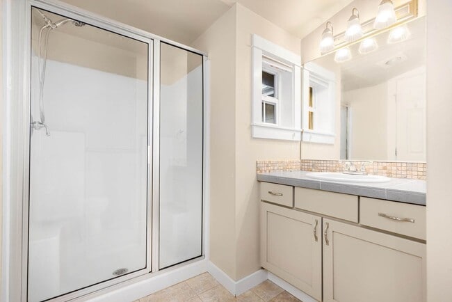 Building Photo - 3424 34th Ave W