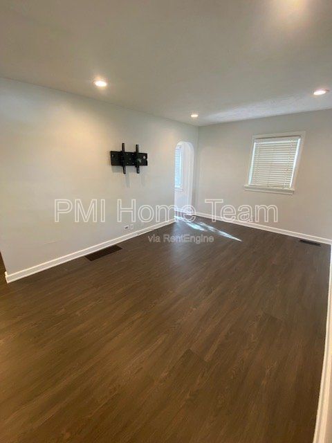 Building Photo - 330 E 100 N