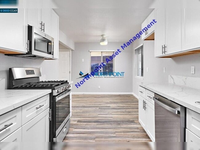 Building Photo - 307 Livoti Ave