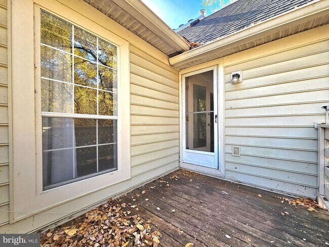 Building Photo - 7660 Willow Point Dr