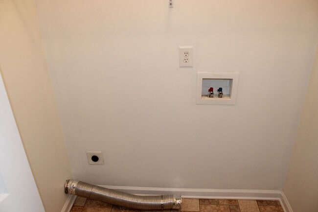 Building Photo - Charming Duplex in Havelock