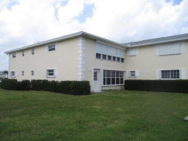 Building Photo - 740 Lake Orchid Cir