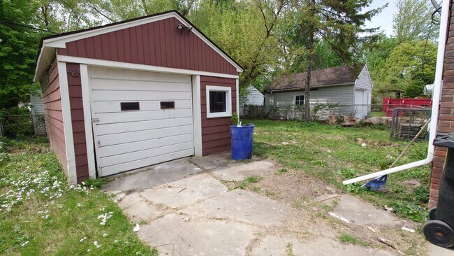 Building Photo - 5263 Lodewyck St