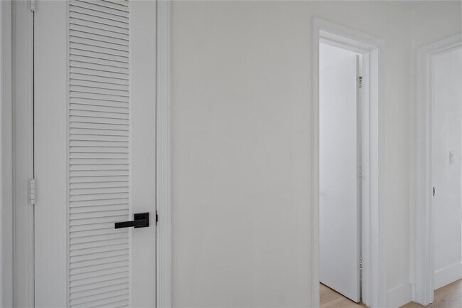 Building Photo - 4510 NW 49th Dr