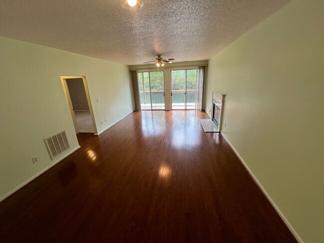 Building Photo - 833 Gas Light Ln