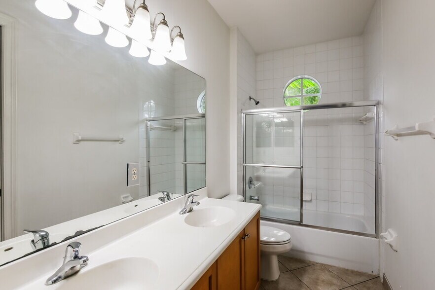 Building Photo - 5378 SW 183rd Ave