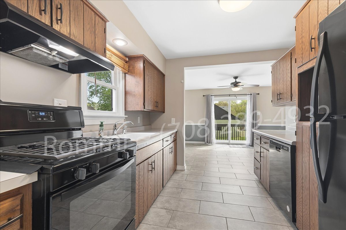 Kitchen - 6717 Huron Ave