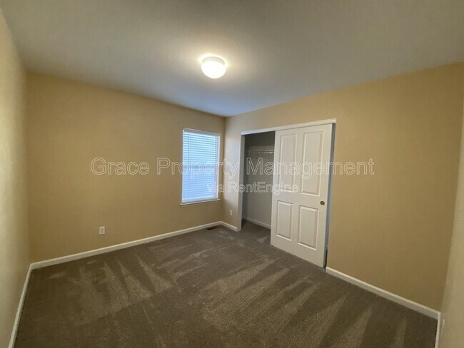 Building Photo - 239 Bristlecone St