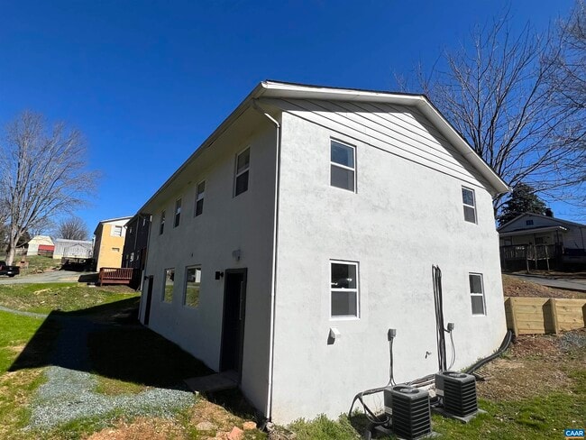 Building Photo - 1307 King St