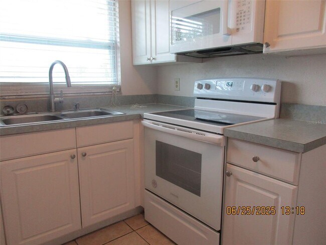 Building Photo - 154 Tulip Way