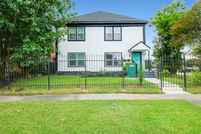 Building Photo - 2802 Arbor St