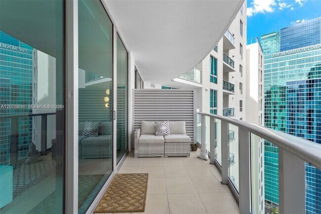 Building Photo - 300 S Biscayne Blvd