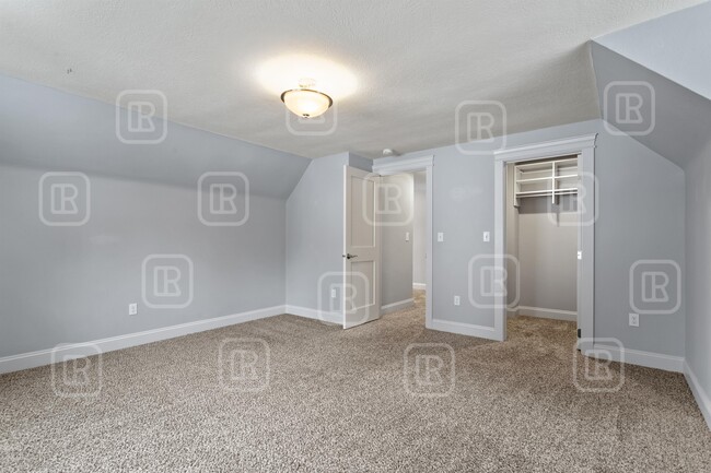 Building Photo - 414 W 29th Ave