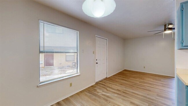 Building Photo - 1002 Verde Dr