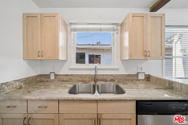 Building Photo - 5303 Vantage Ave