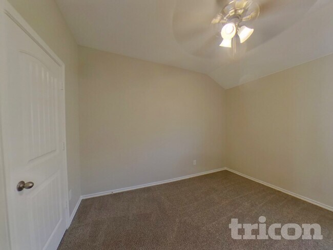 Building Photo - 1104 Autumnwood Dr