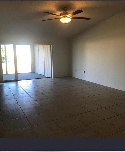 Building Photo - 3119 Riverside Dr