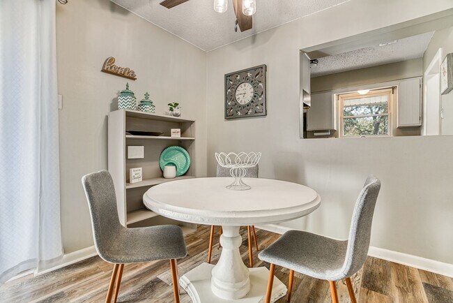 Building Photo - Maumelle Chic Condo