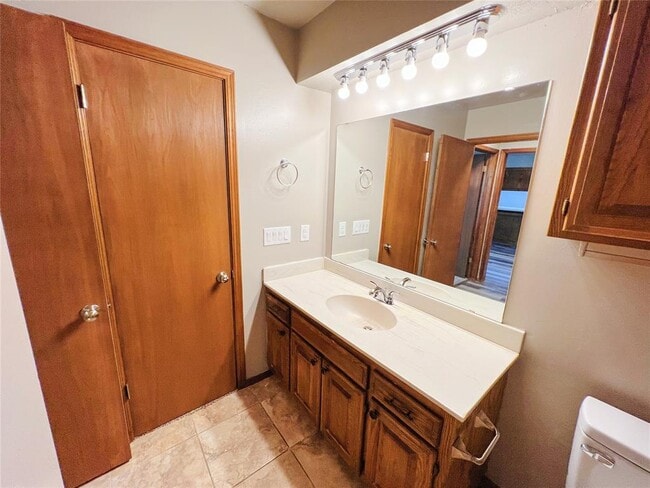 Building Photo - 213 Woodbridge Cir